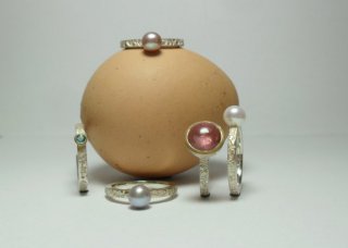 ringe-mit-muster-und-ei