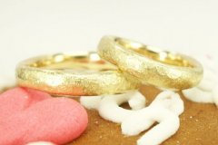 Eheringe 750 Gelbgold mit Struktur